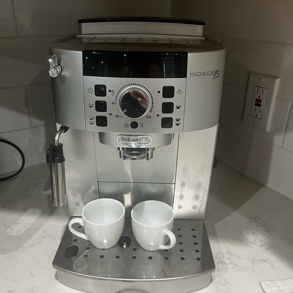 Delonghi Magnifica XS espresso, cappuccino maker
